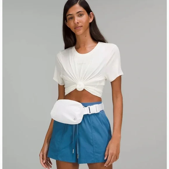 NWT LULULEMON WHITE BELT BAG - Picture 2 of 7